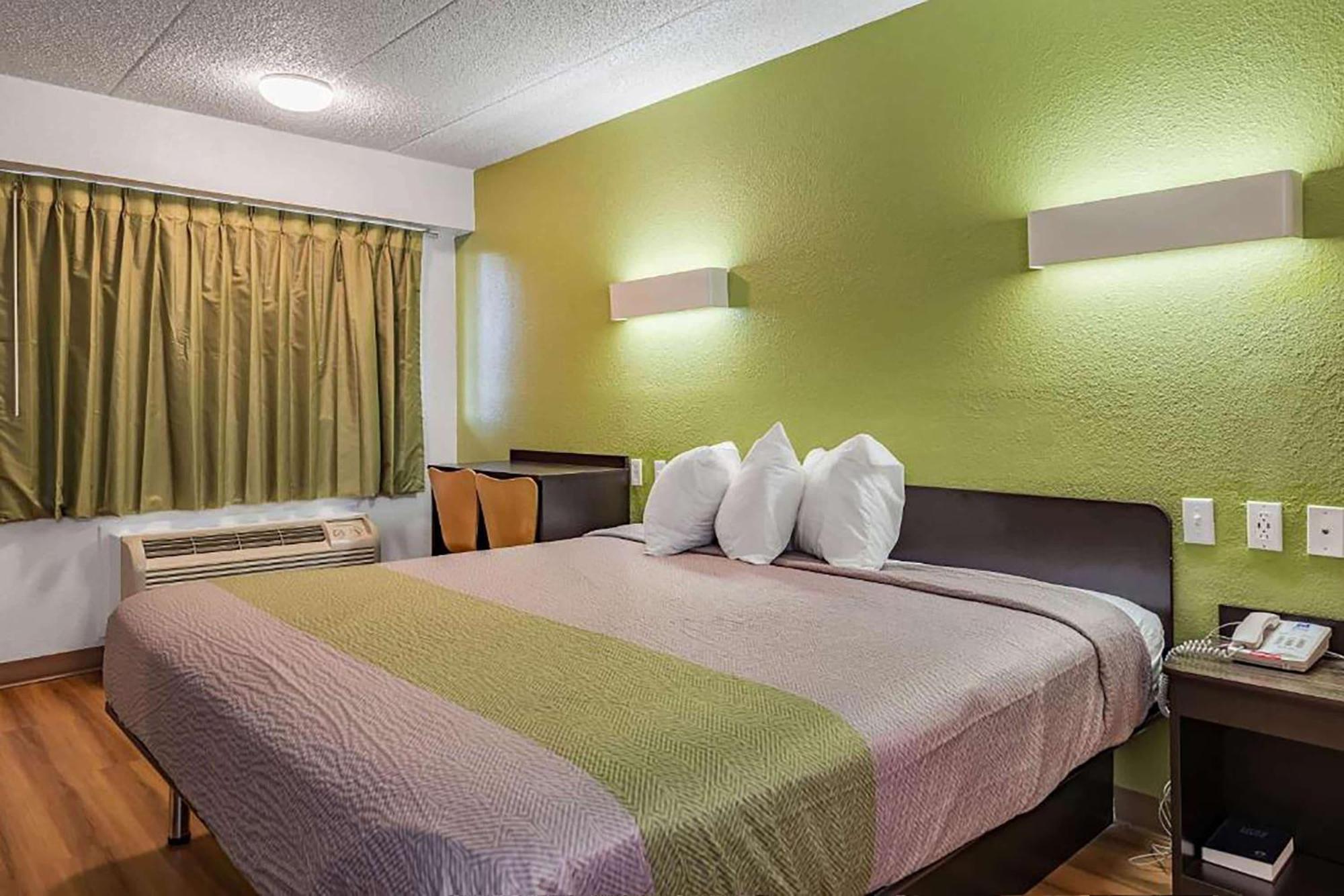 Days Inn By Wyndham Cincinnati I-71 Silverton Buitenkant foto