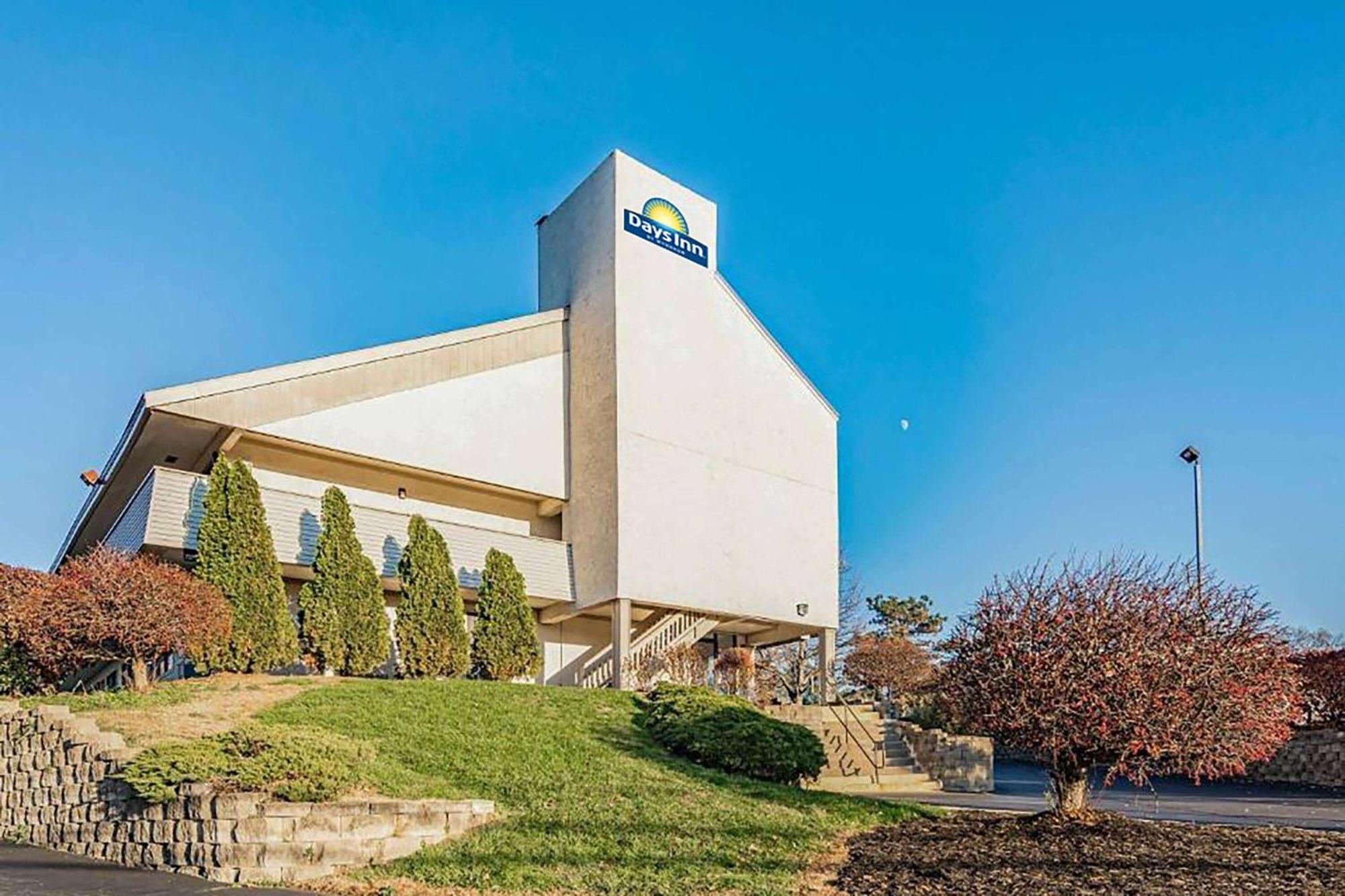 Days Inn By Wyndham Cincinnati I-71 Silverton Buitenkant foto