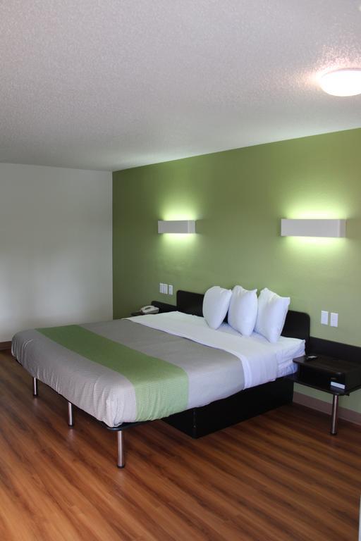Days Inn By Wyndham Cincinnati I-71 Silverton Buitenkant foto